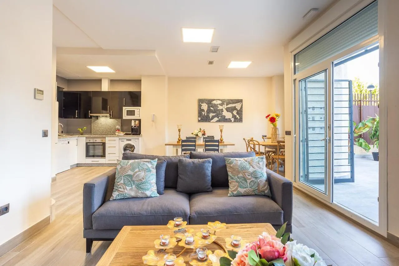 Apartamento Duplex de lujo en la playa , jacuzzy, piscina, chimenea y padel Benalmádena España