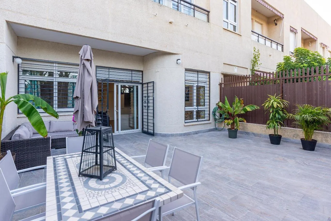 Apartamento Duplex de lujo en la playa , jacuzzy, piscina, chimenea y padel Benalmádena 0*,  España