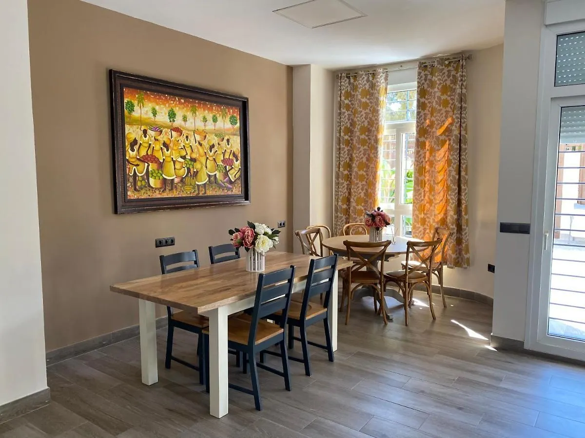 Apartamento Duplex de lujo en la playa , jacuzzy, piscina, chimenea y padel Benalmádena España